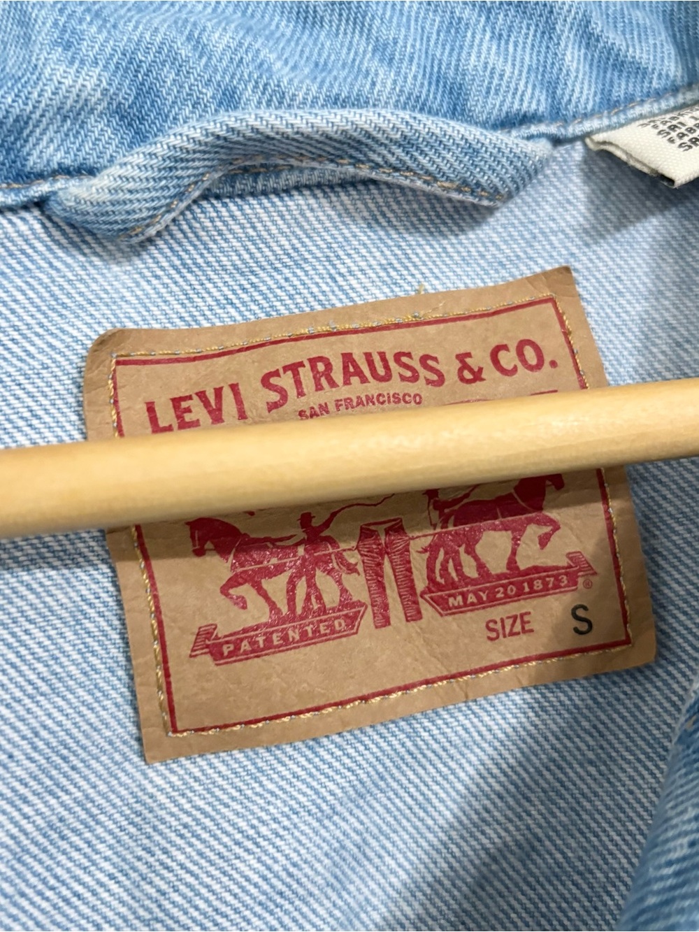 Oversized Levi’s Denim Light Blue Jean Jacket - Picture 3 of 8